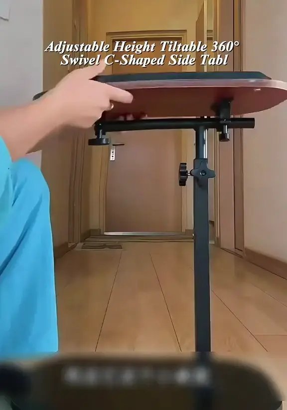 La table d'appoint utilisée avec un ordinateur portable