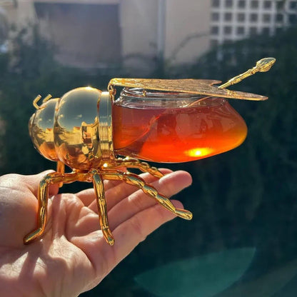 L'Abeille Dorée : L'Éclat du Raffinement à Votre Table