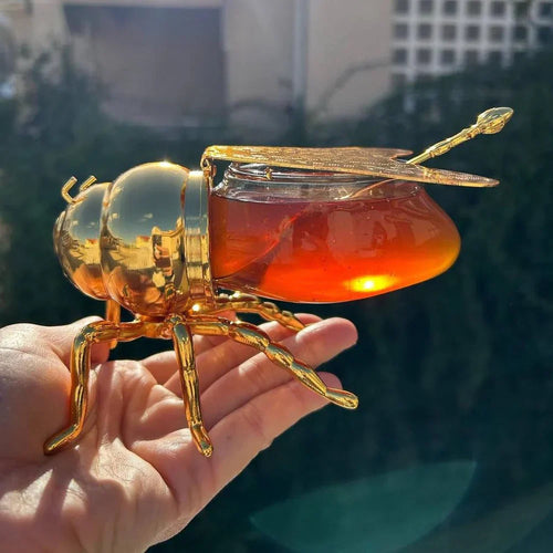 L'Abeille Dorée : L'Éclat du Raffinement à Votre Table
