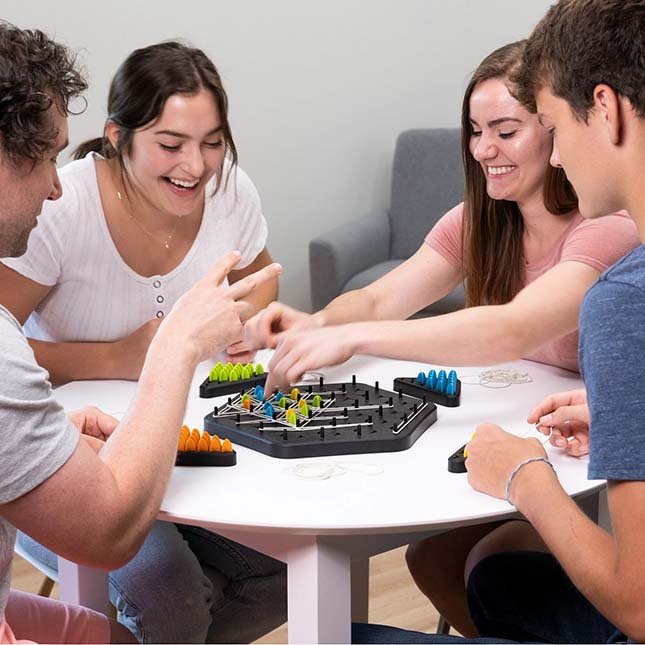 Jeu triangulaire avec élastique